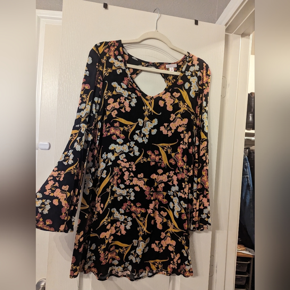 Xhilaration bell sleeve dress